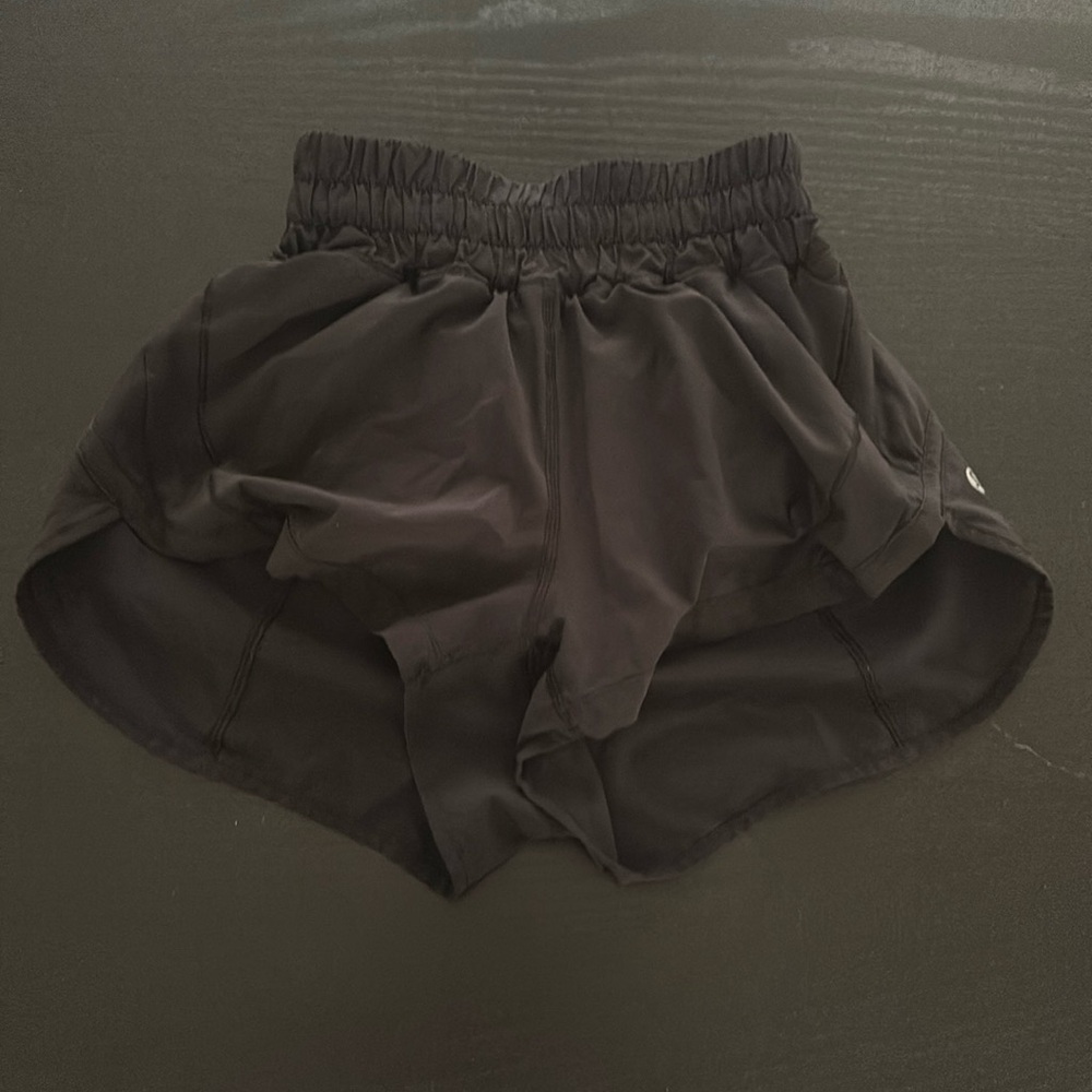 Track that high-rise lululemon shorts.